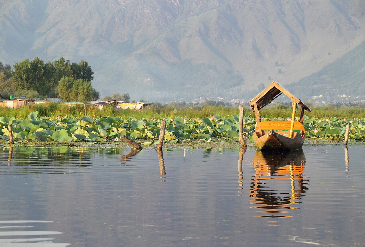 Dal Lake Shikara & Houseboat, Kashmir